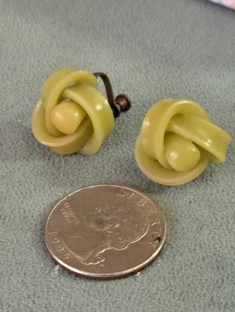 Vintage 1950s Chartreuse Green Swirl Knot Screw Back Earrings Mid Century Lucite